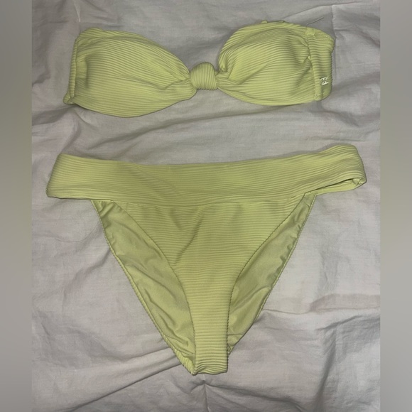 Billabong swimsuit - Picture 1 of 1